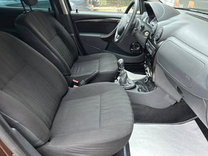 Dacia Duster 1.6 I 4X4 Laureate